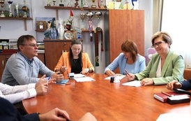 2. Przedstawiciele Zarzadu Dr&oacute;g Powiatowych w Grajewie i PHU Unirol Sp. z o.o.