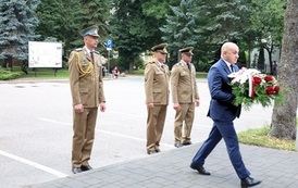 10. Wojska NATO i Dyrektor SP nr 1 w Grajewie
