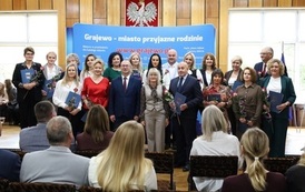 4. Wyr&oacute;znieni dyrektorzy i nauczyciele