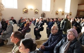 6. Uczestnicy uroczystości w kościele