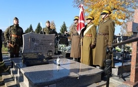 2a. Gr&oacute;b żołnierzy AK