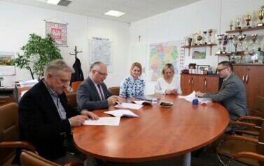 1. Podpisanie umowy na Opracowanie Programu Rozwoju Powiatu Grajewskiego na lata 2025-2031