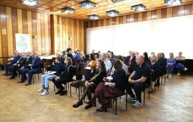 1. Zebrani na uroczystości
