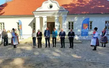 1. Symboliczne przecięcie wstęgi