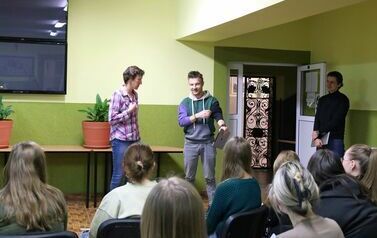 1. Dyrektor Zespołu Szk&oacute;ł w Niećkowie Bożena Sokołowska i Dyrektor Artystyczny programu Adam Sztaba