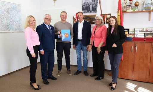 Uczestnicy spotkania podpisania umowy inwestycyjnej
