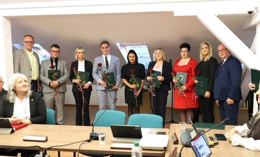 Pedagodzy wyróżnieni za swoją pracę nagrodą Starosty Grajewskiego